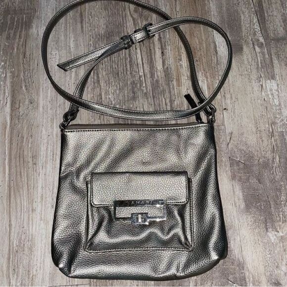 Tahari leather pewter metallic cross body bag - Picture 1 of 8